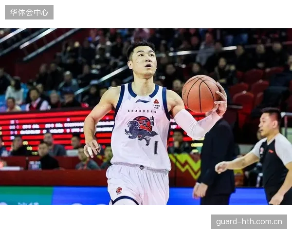 山东队阵容优化思路明确，休赛期率先清理冗余合同，集中薪资空间巩固内外线核心框架。